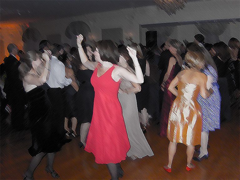 Wedding DJ vs Band and 3 things that separate them